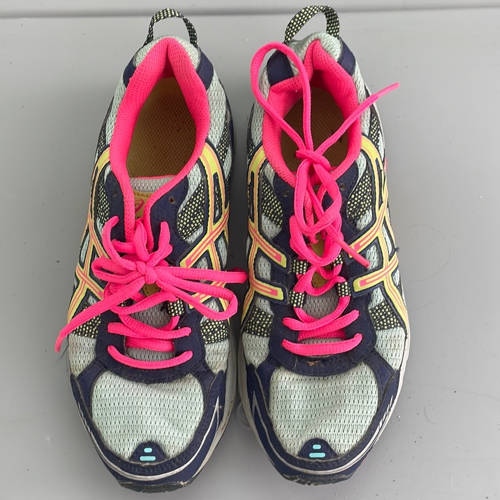 EUC ASICS sneakers size 6.5